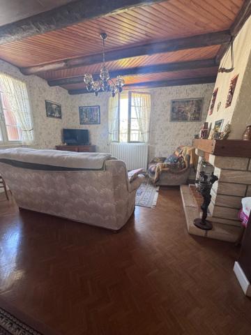 Maison indépendante avec terrain, garage et 6 chambres - vue dégagée Neussargues-Moissac (15170)