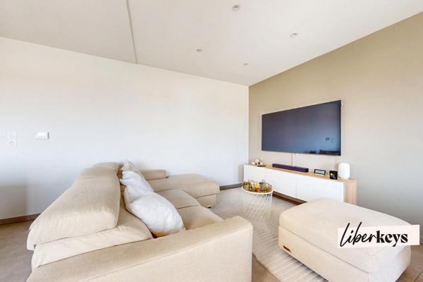 Appartement T3 récent de standing avec balcon – Centre de Saint-Laurent-de-Mure