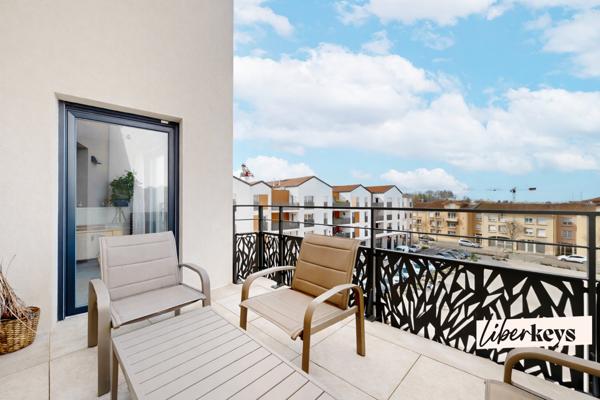 Appartement T3 récent de standing avec balcon – Centre de Saint-Laurent-de-Mure