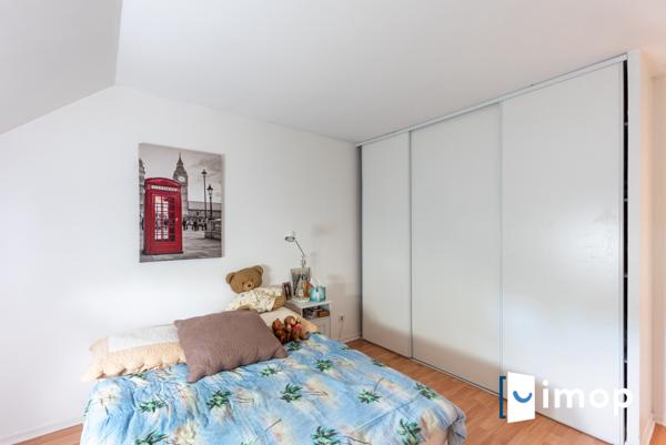 Belle maison avec extérieur