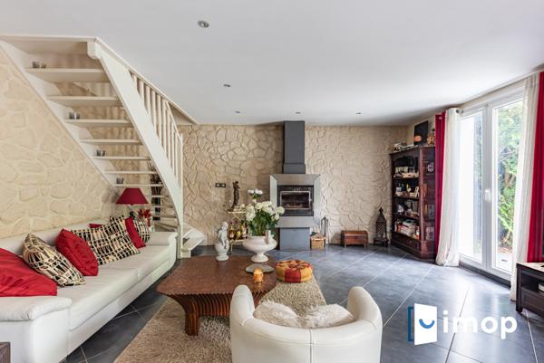 Belle maison avec extérieur