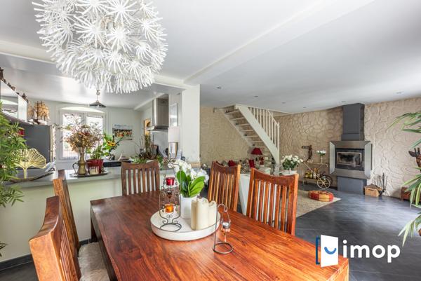 Belle maison avec extérieur