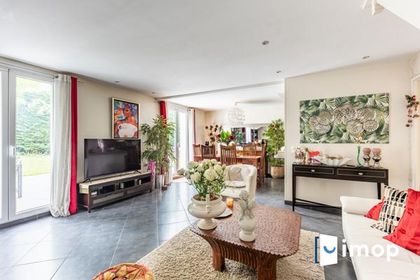 Belle maison avec extérieur