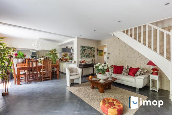 Belle maison avec extérieur