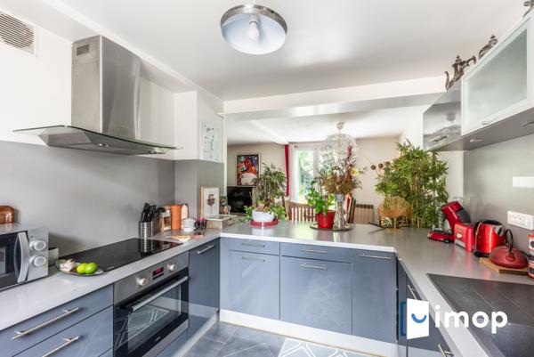 Belle maison avec extérieur