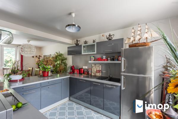 Belle maison avec extérieur