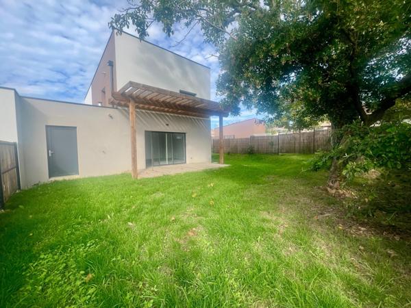 Frais de notaire offerts, remise de 20 000€ sur le prix affiché - Maison avec jardin, garage, DPE A, climatisation