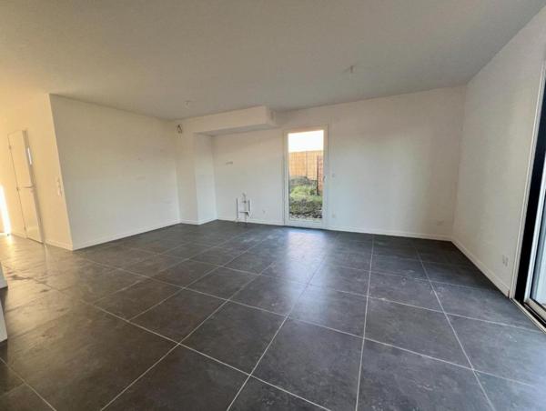 Frais de notaire offerts, remise de 20 000€ sur le prix affiché - Maison avec jardin, garage, DPE A, climatisation