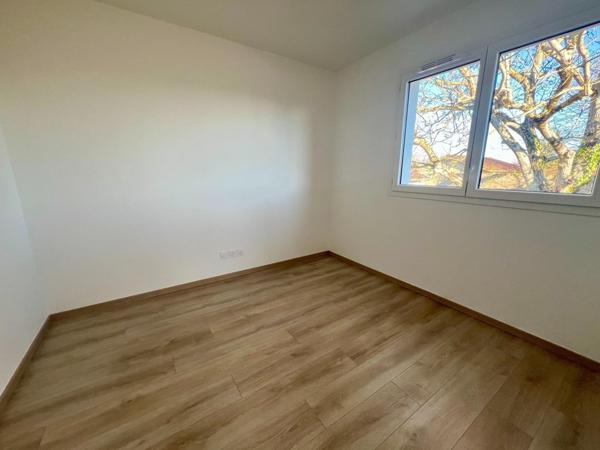 Frais de notaire offerts, remise de 20 000€ sur le prix affiché - Maison avec jardin, garage, DPE A, climatisation