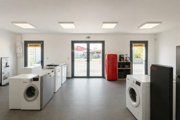 EMPLACEMENT STRATÉGIQUE POUR BUREAUX OU ACTIVITÉ COMMERCIALE AU CŒUR DE TERRE DE SPORT