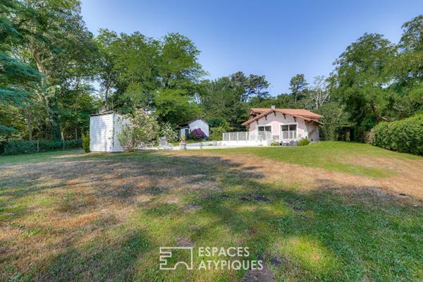 Entre pins et étang, une maison à réinventer