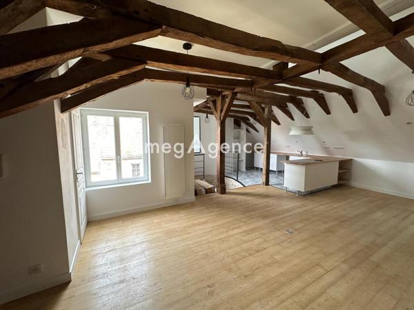 Appartement à POITIERS, 86000 - 2 pièces 89m²