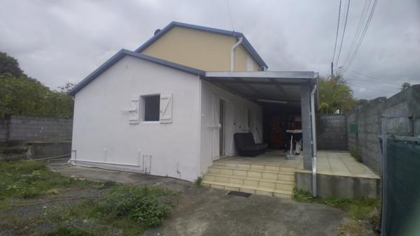 Maison F3 (2009) de 80 m² habitables sur 238 m² de terrain. Ravine des Cabris (97410)