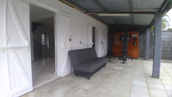 Maison F3 (2009) de 80 m² habitables sur 238 m² de terrain. Ravine des Cabris (97410)