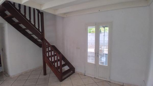 Maison F3 (2009) de 80 m² habitables sur 238 m² de terrain. Ravine des Cabris (97410)