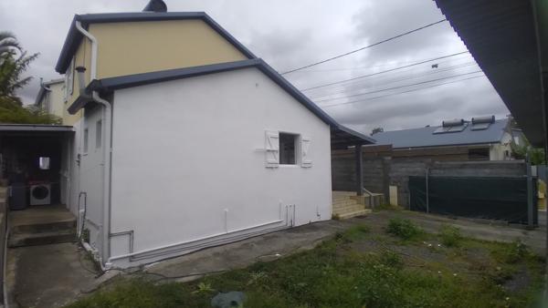 Maison F3 (2009) de 80 m² habitables sur 238 m² de terrain. Ravine des Cabris (97410)