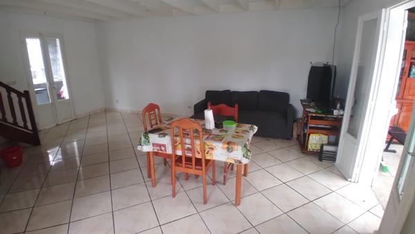 Maison F3 (2009) de 80 m² habitables sur 238 m² de terrain. Ravine des Cabris (97410)