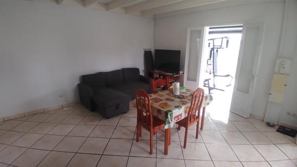 Maison F3 (2009) de 80 m² habitables sur 238 m² de terrain. Ravine des Cabris (97410)