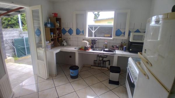 Maison F3 (2009) de 80 m² habitables sur 238 m² de terrain. Ravine des Cabris (97410)