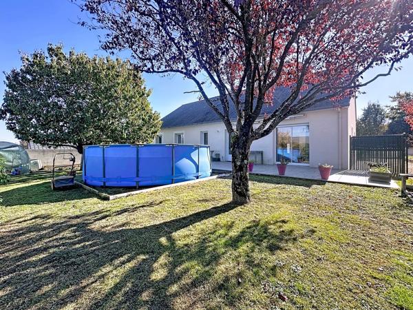 Maison à vendre à SAINT GEREON de plain-pied, emplacement idéal avec trois chambres garage et jardin.