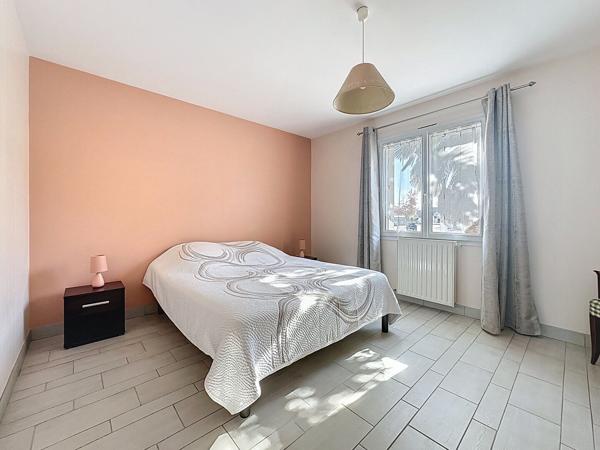 Maison à vendre à SAINT GEREON de plain-pied, emplacement idéal avec trois chambres garage et jardin.