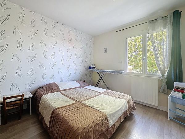 Maison à vendre à SAINT GEREON de plain-pied, emplacement idéal avec trois chambres garage et jardin.