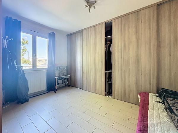 Maison à vendre à SAINT GEREON de plain-pied, emplacement idéal avec trois chambres garage et jardin.