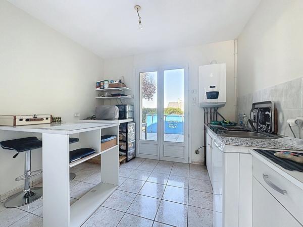 Maison à vendre à SAINT GEREON de plain-pied, emplacement idéal avec trois chambres garage et jardin.
