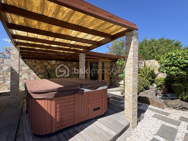 Villa 6 pièces 300 m² à Boucan Canot

Située à 1min à pied de la plage de Boucan Canot, cette propriété de standing avec piscine dispose de 300 m² habitables sur un terrain de 1 300 m².

La villa offre de beaux volumes et une configuration idéale pour une résidence principale, secondaire ou un investissement avec rendement locatif.

Elle se compose d’une suite parentale avec dressing et salle de bain, ainsi que de plusieurs espaces de vie ouverts sur l’extérieur.
À l’extérieur, vous profitez d’une grande terrasse couverte sans vis-à-vis, donnant sur une piscine.

Le bien dispose également de 4 studios indépendants, parfaitement adaptés à la location saisonnière ou à l’accueil de famille et amis.

Prestations complémentaires :

Cave à vin réfrigérée d’une capacité de 1 800 bouteilles
Sauna
Jacuzzi
Environnement calme et recherché

Bien rare sur le secteur de Boucan Canot.
Cette annonce référence 332862 vous est présentée par votre agent commercial BSK Immobilier GUILLAUME TRANCHARD (EI) immatriculé au RSAC de SAINT-PIERRE (97410) sous le numéro 84174741300026.

Prix du bien : 2 100 000,00 €