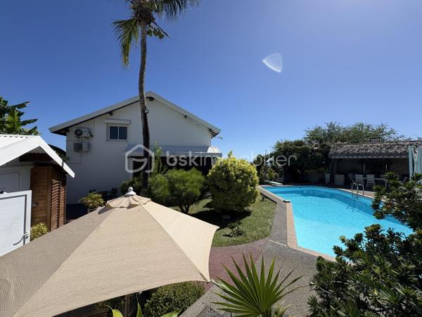 Villa 6 pièces 300 m² à Boucan Canot

Située à 1min à pied de la plage de Boucan Canot, cette propriété de standing avec piscine dispose de 300 m² habitables sur un terrain de 1 300 m².

La villa offre de beaux volumes et une configuration idéale pour une résidence principale, secondaire ou un investissement avec rendement locatif.

Elle se compose d’une suite parentale avec dressing et salle de bain, ainsi que de plusieurs espaces de vie ouverts sur l’extérieur.
À l’extérieur, vous profitez d’une grande terrasse couverte sans vis-à-vis, donnant sur une piscine.

Le bien dispose également de 4 studios indépendants, parfaitement adaptés à la location saisonnière ou à l’accueil de famille et amis.

Prestations complémentaires :

Cave à vin réfrigérée d’une capacité de 1 800 bouteilles
Sauna
Jacuzzi
Environnement calme et recherché

Bien rare sur le secteur de Boucan Canot.
Cette annonce référence 332862 vous est présentée par votre agent commercial BSK Immobilier GUILLAUME TRANCHARD (EI) immatriculé au RSAC de SAINT-PIERRE (97410) sous le numéro 84174741300026.

Prix du bien : 2 100 000,00 €