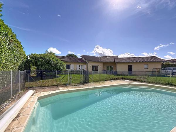 Belle Maison spacieuse et lumineuse, sur un terrain de 1302m² avec piscine !