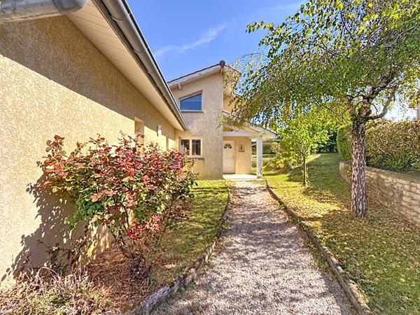 Belle Maison spacieuse et lumineuse, sur un terrain de 1302m² avec piscine !