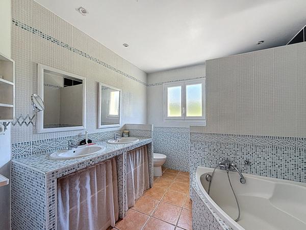 Belle Maison spacieuse et lumineuse, sur un terrain de 1302m² avec piscine !