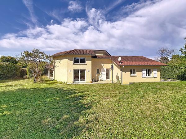 Belle Maison spacieuse et lumineuse, sur un terrain de 1302m² avec piscine !