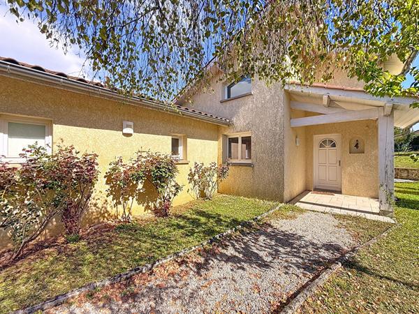 Belle Maison spacieuse et lumineuse, sur un terrain de 1302m² avec piscine !