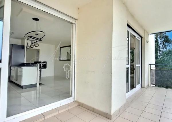 Appartement familial lumineux de 89m² - 5 pièces .