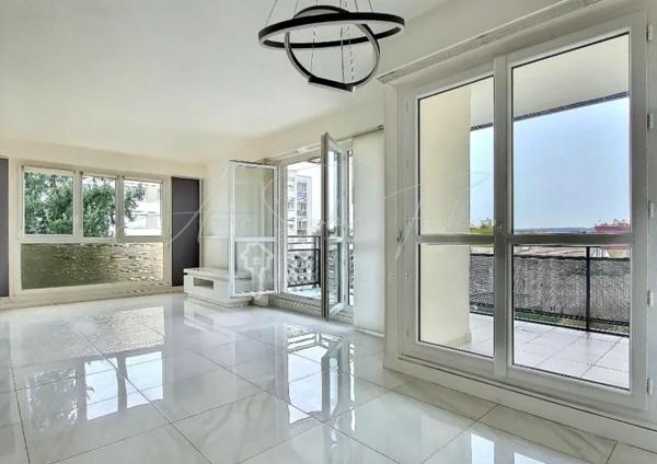 Appartement familial lumineux de 89m² - 5 pièces .