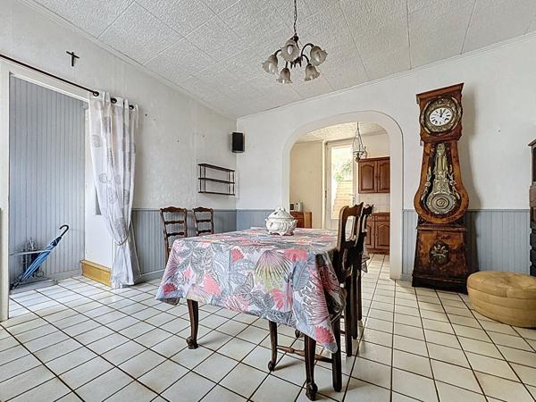 Maison à rénover à vendre à Drain - 2 chambres, dépendances et jardin