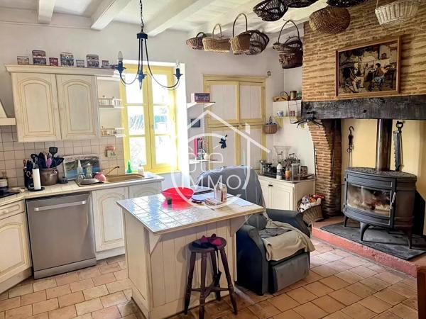 SAINT PIERRE D'EYRAUD : Maison et gîte attenant 10 pièces de 280m² avec piscine