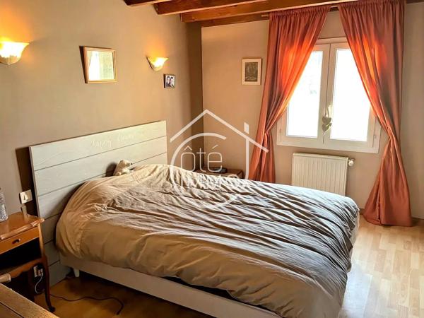 SAINT PIERRE D'EYRAUD : Maison et gîte attenant 10 pièces de 280m² avec piscine