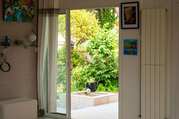 PONTAILLAC – VILLA ANNÉES 50 À 200 MÈTRES DE LA PLAGE AVEC DEUX GARAGES