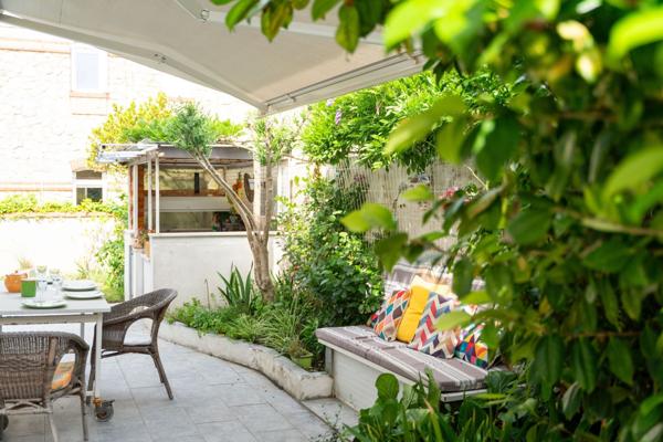 PONTAILLAC – VILLA ANNÉES 50 À 200 MÈTRES DE LA PLAGE AVEC DEUX GARAGES