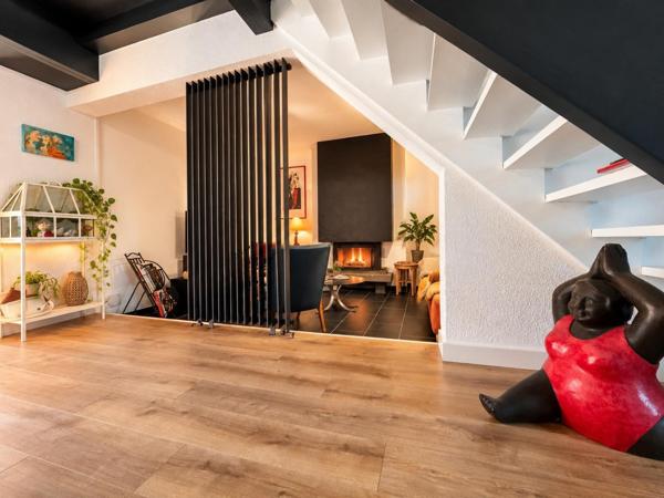 MAISON 5 PIECES 3 CHAMBRES, PISCINE ET DEPENDANCES