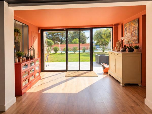 MAISON 5 PIECES 3 CHAMBRES, PISCINE ET DEPENDANCES