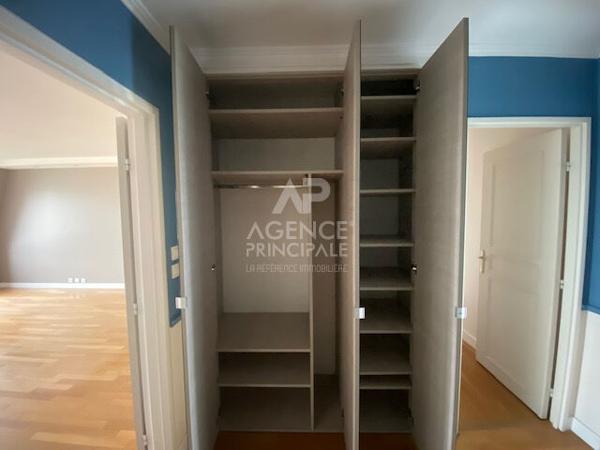 "Versailles Ermitage" Bel appartement de 4 pièces 92.90 m² avec cave et parking ! Loyer 2 409.06 €/mois charges comprises **  - Référence  19481