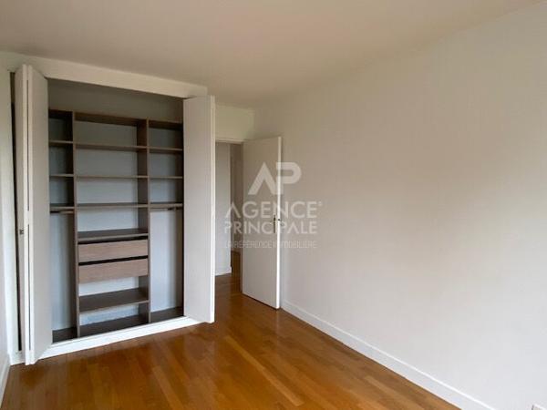 "Versailles Ermitage" Bel appartement de 4 pièces 92.90 m² avec cave et parking ! Loyer 2 409.06 €/mois charges comprises **  - Référence  19481