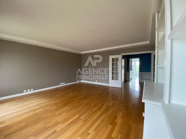 "Versailles Ermitage" Bel appartement de 4 pièces 92.90 m² avec cave et parking ! Loyer 2 409.06 €/mois charges comprises **  - Référence  19481
