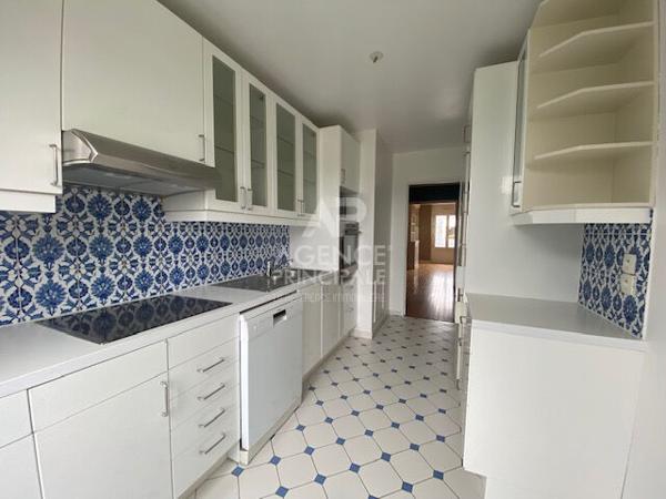 "Versailles Ermitage" Bel appartement de 4 pièces 92.90 m² avec cave et parking ! Loyer 2 409.06 €/mois charges comprises **  - Référence  19481