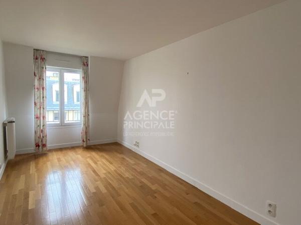 "Versailles Ermitage" Bel appartement de 4 pièces 92.90 m² avec cave et parking ! Loyer 2 409.06 €/mois charges comprises **  - Référence  19481