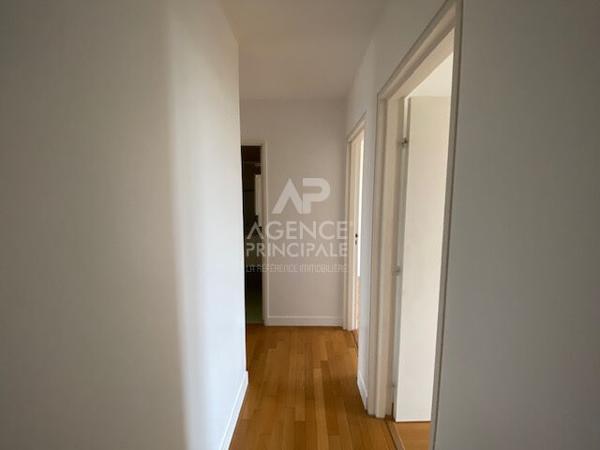 "Versailles Ermitage" Bel appartement de 4 pièces 92.90 m² avec cave et parking ! Loyer 2 409.06 €/mois charges comprises **  - Référence  19481